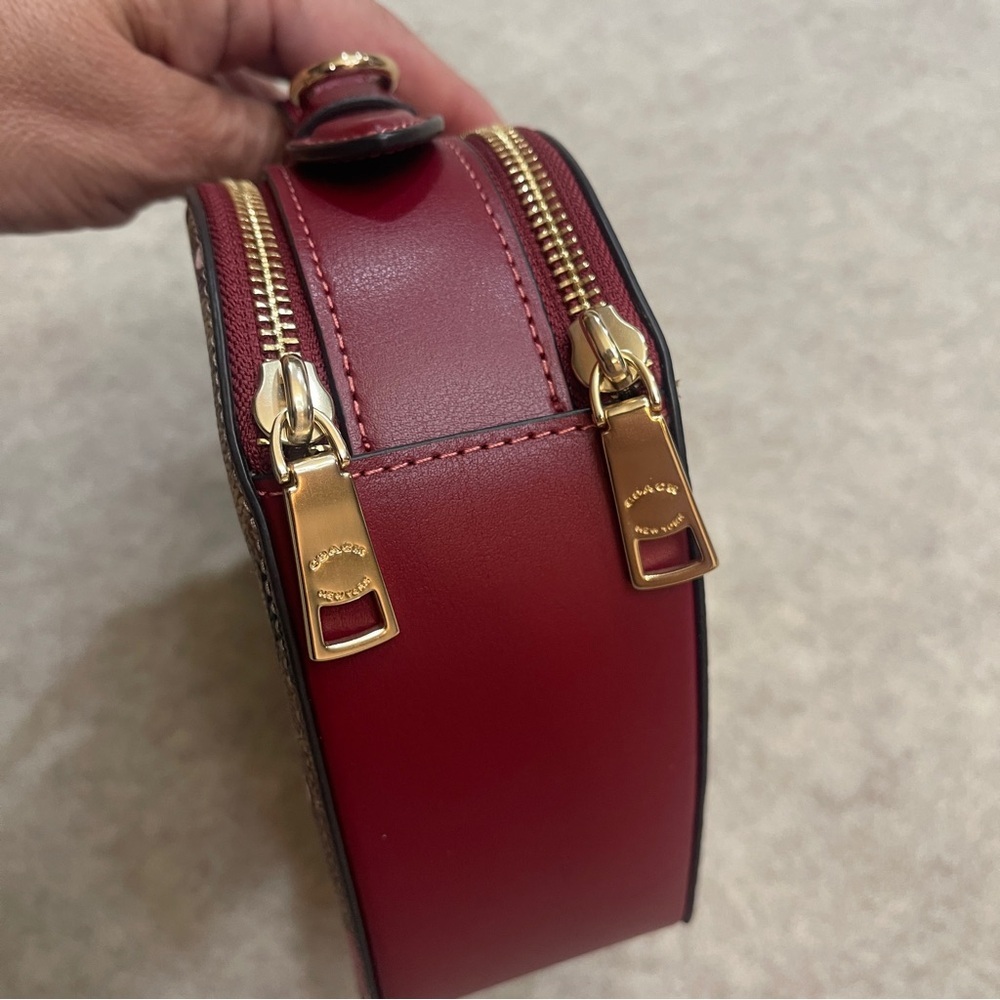Coach Heart Cherry Signature Canvas Tan Marrón Double Zip Crossbody Purse - Picture 5 of 16
